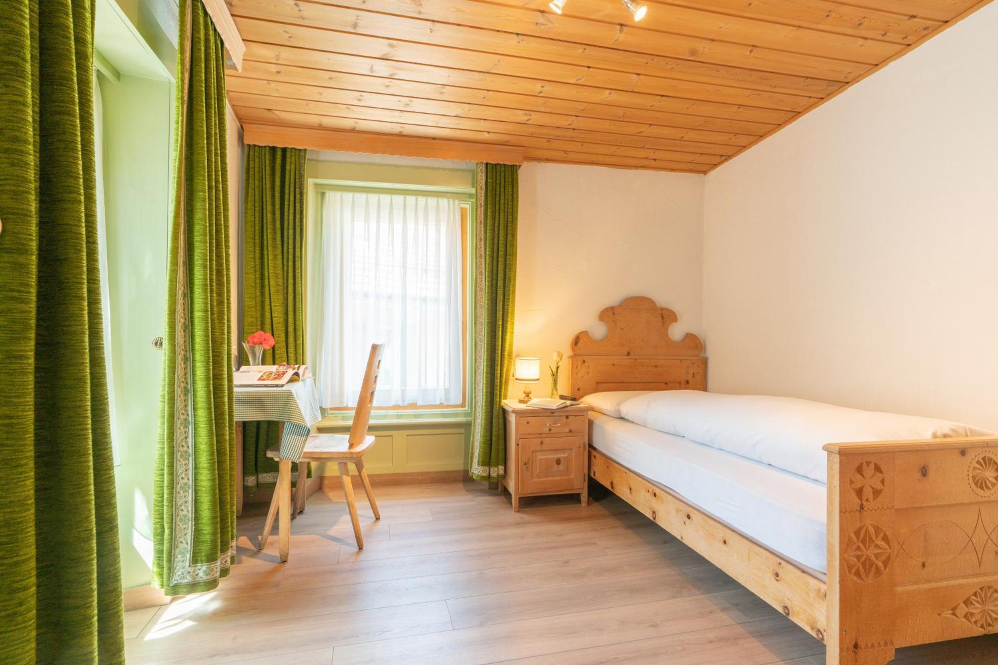 Hotel Alpina Zernez Luaran gambar